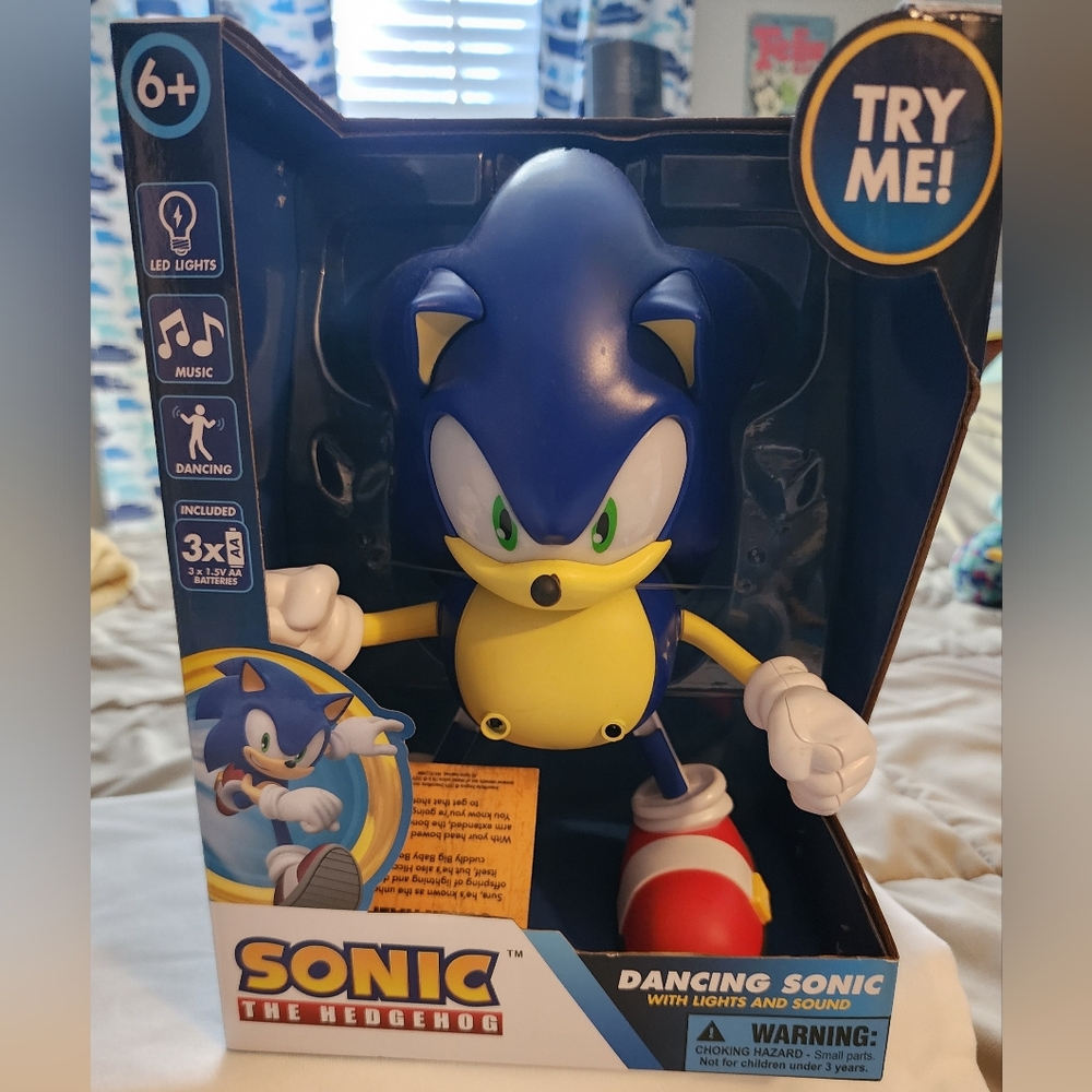 Sonic the Hedgehog Dancing Action Figure with Lights and Sound